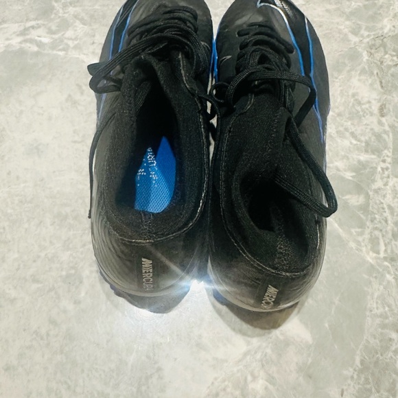 Nike Black and Blue Soccer Cleats - Picture 5 of 6